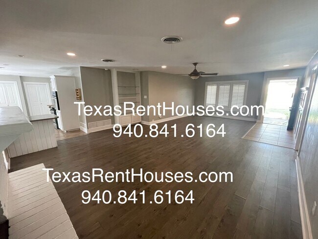 Foto del edificio - Gorgeous Home with updates and space!
