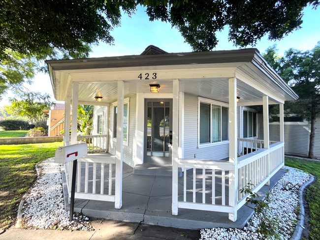 REMODELED 2 BED, 1.5 BATH IN CORONA - REMODELED 2 BED, 1.5 BATH IN CORONA House