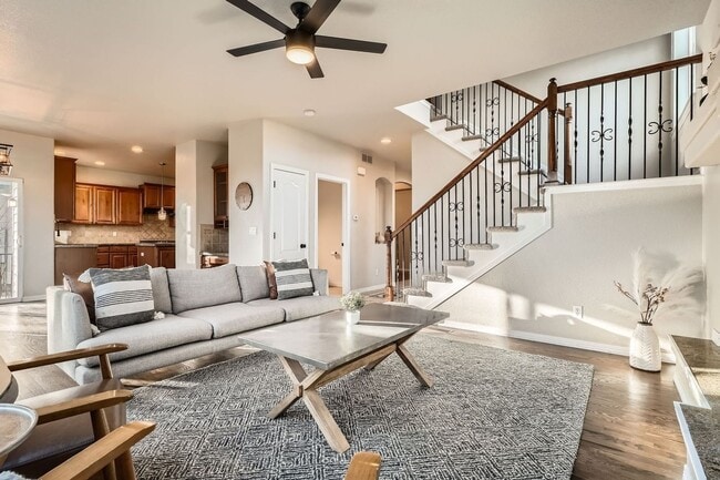 Building Photo - Spacious & Centrally Located 5BR House in ...