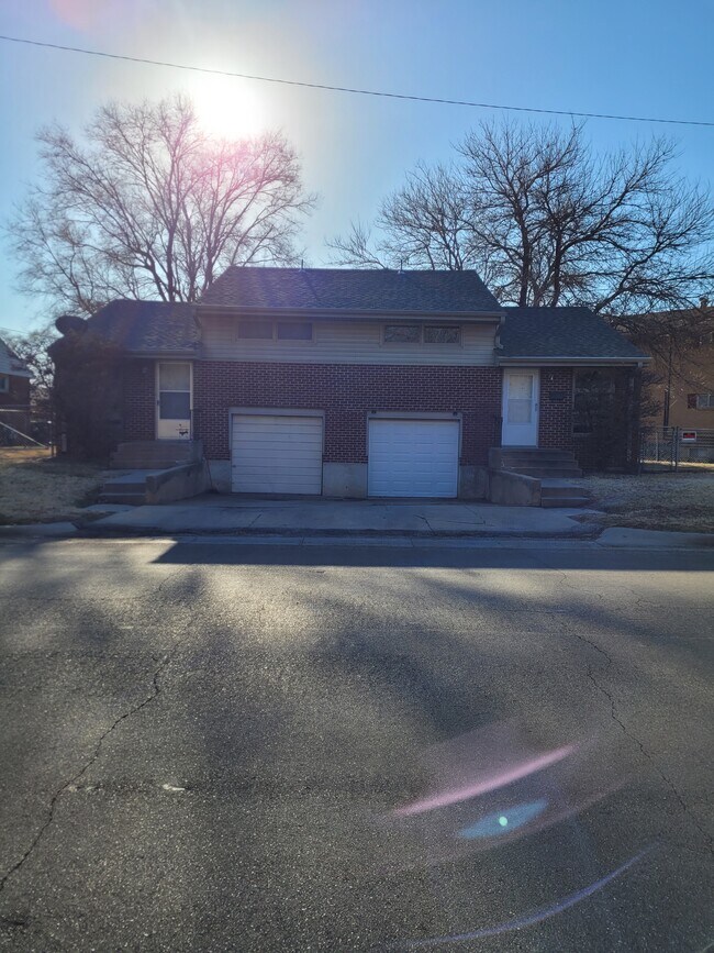 Building Photo - 508 E Prescott Rd