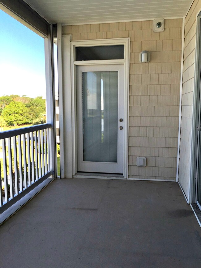Huge Screened Balcony - 1135 Park Rd