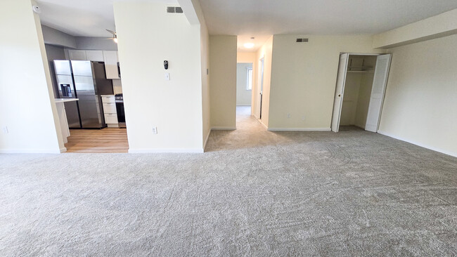 Building Photo - 1590 Alta Dr