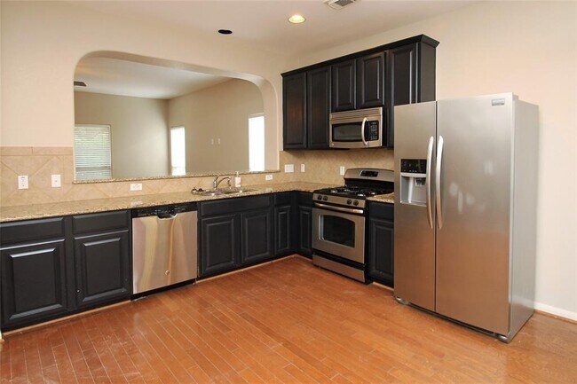 Building Photo - 2324 Independence Dr