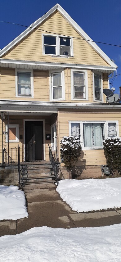 Primary Photo - 654 E Utica St