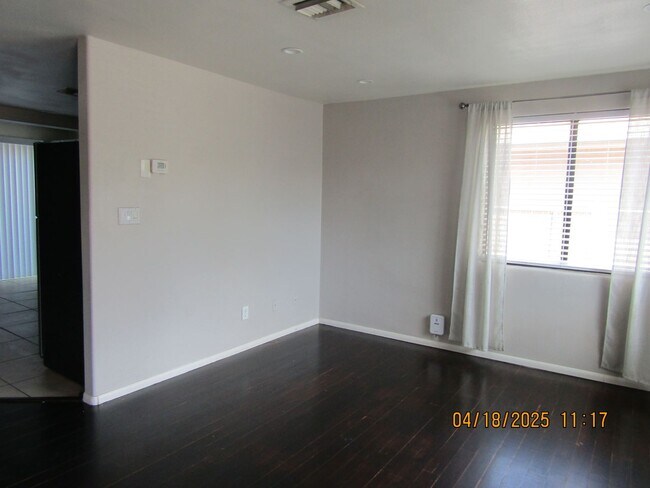 Building Photo - Single story 3 bedroom home within walking...