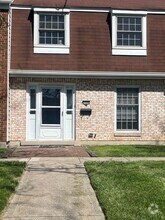 Building Photo - 1320 Rona Village Blvd
