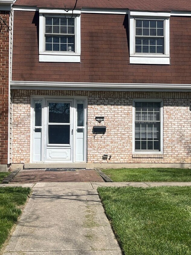 Foto principal - 3 bedroom Condo - Includes resident only c...