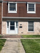 Building Photo - 1320 Rona Village Blvd