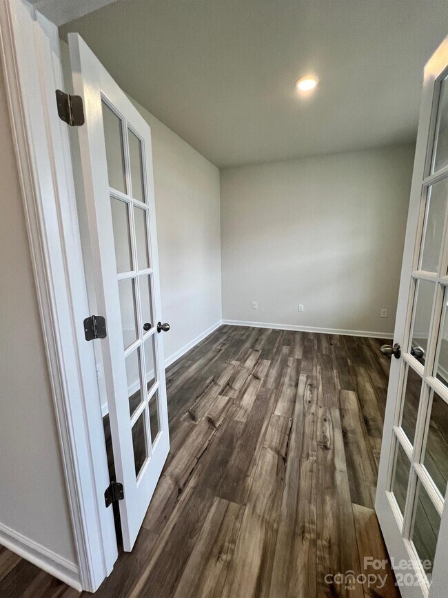 Building Photo - 239 Abersham Dr