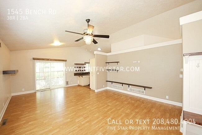 Building Photo - 1545 Bench Rd