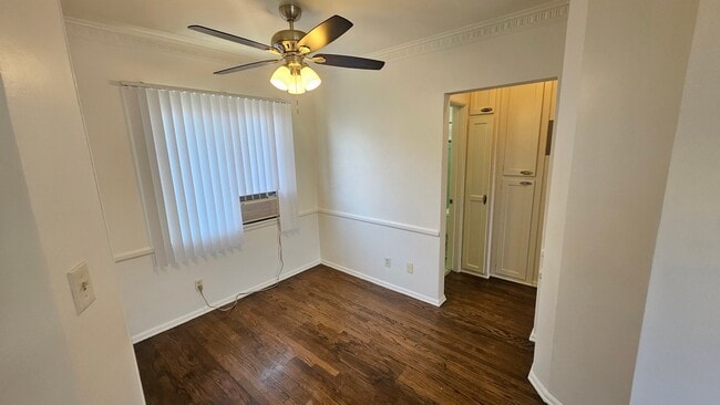 Foto del edificio - 1625 N Hobart Blvd