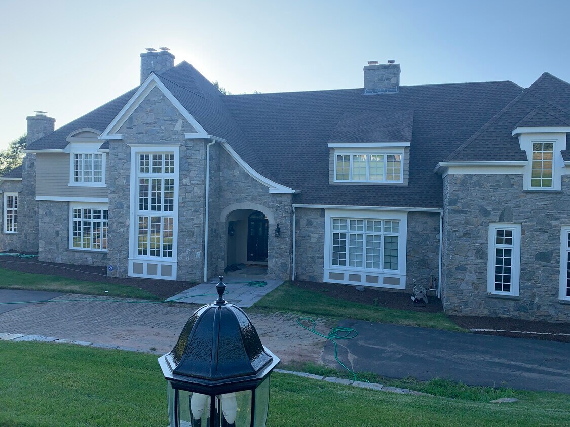 Primary Photo - 72 Ridgebury Rd