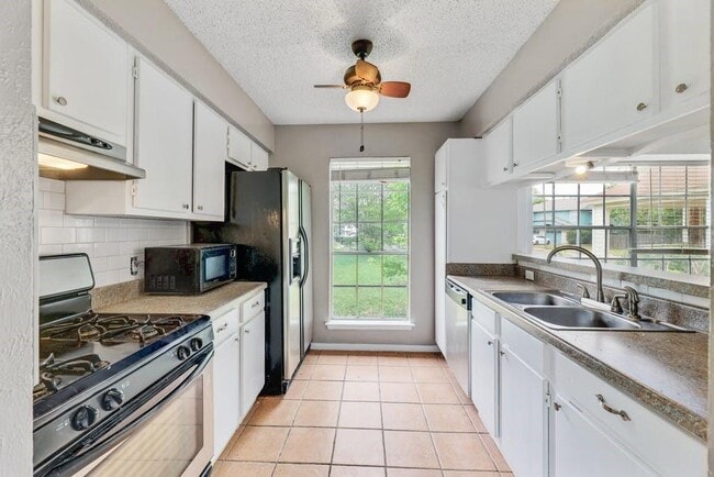 Foto del edificio - 7601 Woodstone Cove