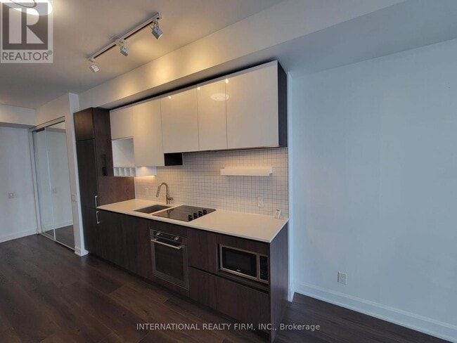 Photo du bâtiment - 950 Portage Pkwy