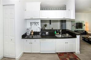 Foto del edificio - 17842 N Bay Rd