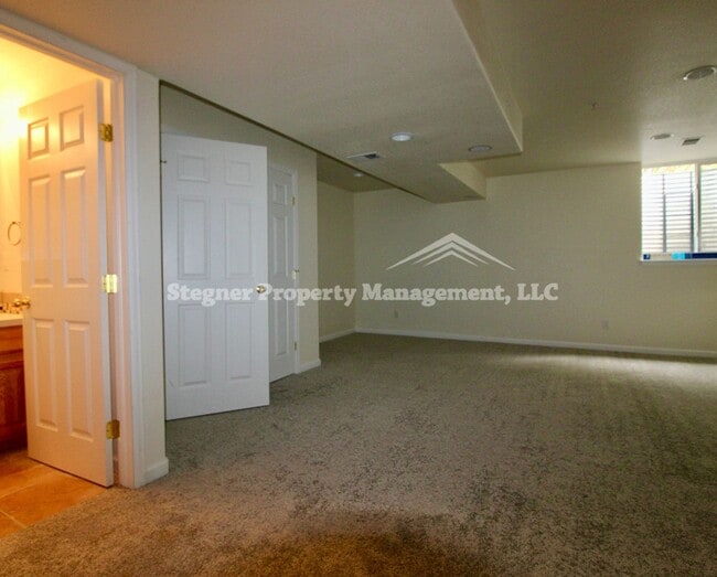 Building Photo - Great Town Home in Central Fort Collins