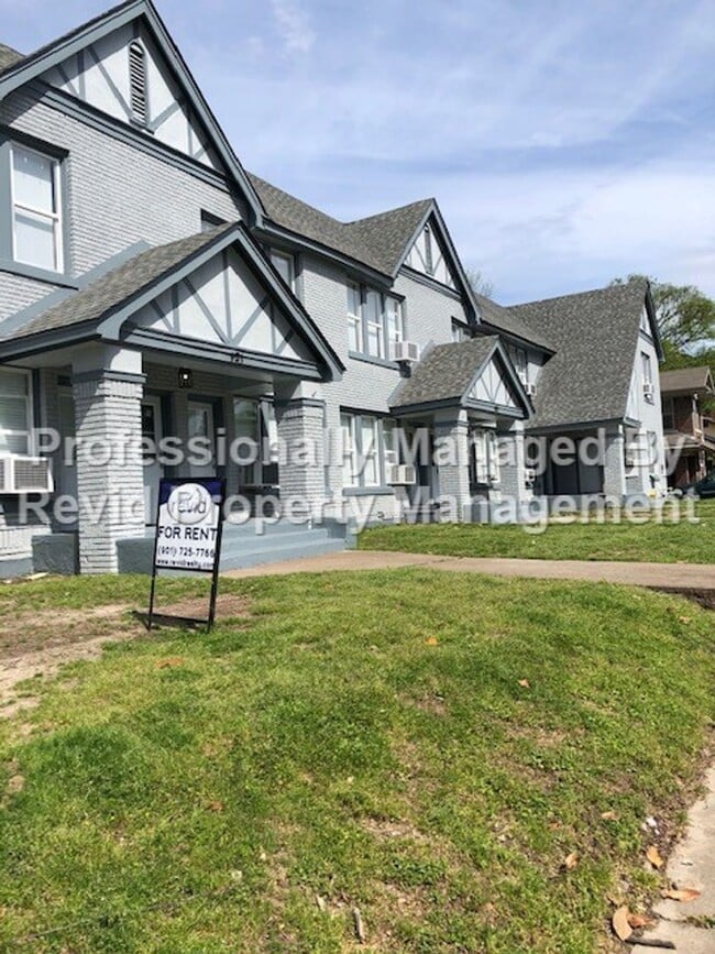 Building Photo - The Gables at Auburndale!