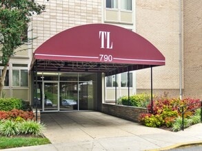 Building Photo - Takoma Landing
