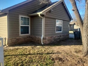 Building Photo - 1604 NW Lindy Ave
