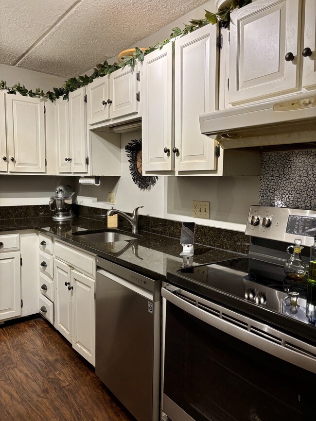 Building Photo - 2500 Mystic Valley Pky