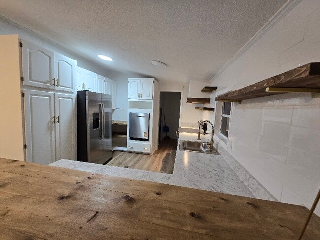 Building Photo - 218 Lee Rd