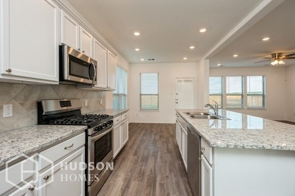 Building Photo - SELF TOUR NOW! - 212 Temple Memorial Dr, M...