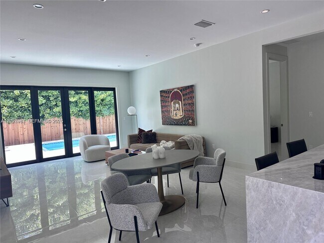 Foto del edificio - 8410 SW 65th Ave