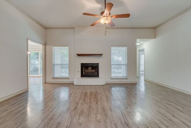 Building Photo - 1522 Clover Ln