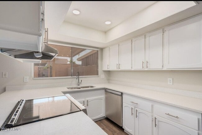 Building Photo - 8412 N 32nd Ave