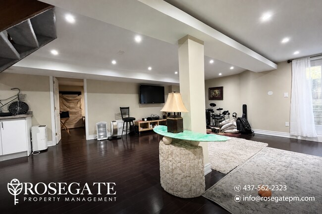 Photo du bâtiment - Spacious Semi-Furnished 1-Bedroom Walkout Basement in Mississauga with Parking