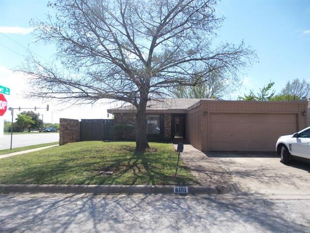 Primary Photo - 6101 Springleaf Cir