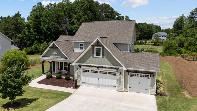 Building Photo - 130 Amelia Dr