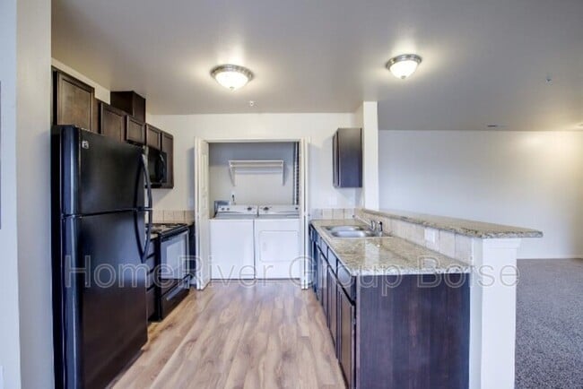 Building Photo - 11070 W Brassy Cove Loop