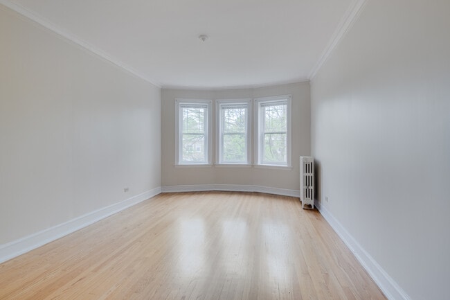 Building Photo - 1919 W Estes Ave