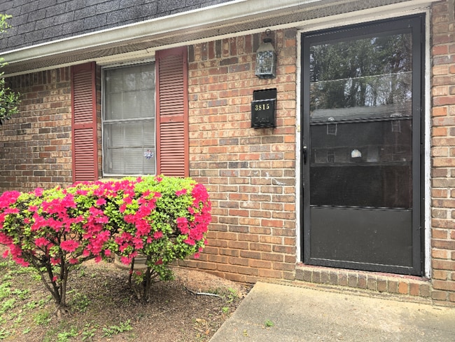 Building Photo - 3815 Parklane Dr