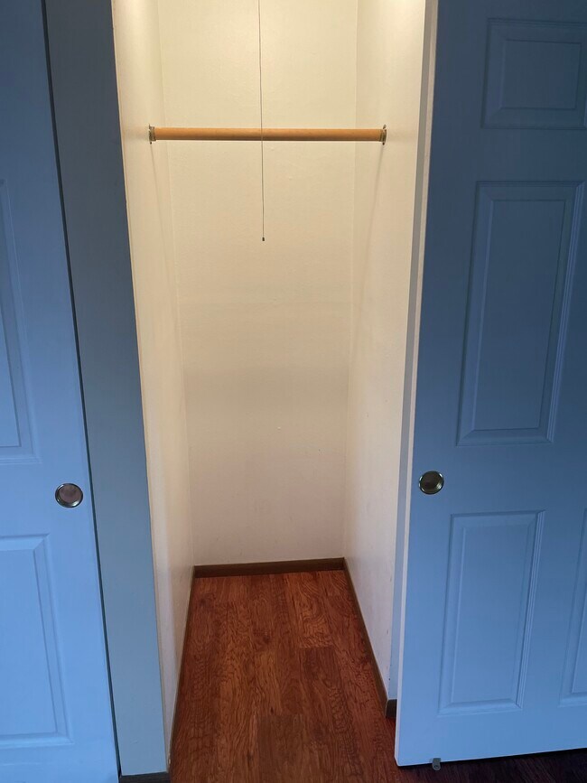 Cost Closet - 556 Donahue