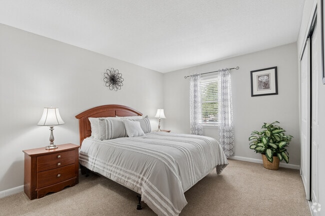 2BR,2.5BA - 918SF - Primary Bedroom - Carolina - Students save up to 10%!