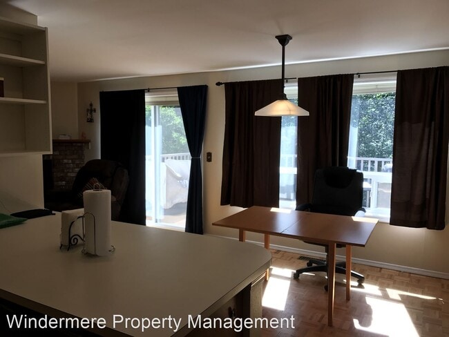 Building Photo - 3 br, 2.5 bath House - 2112 Birch Circle