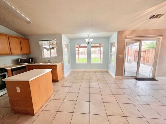 Foto del edificio - Charming 4 Bedroom, 2 Bath Home in a Quiet Neighborhood