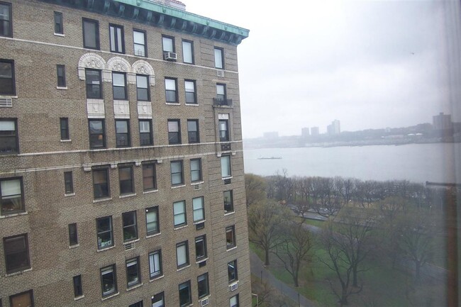 Foto del edificio - 60 Riverside Drive