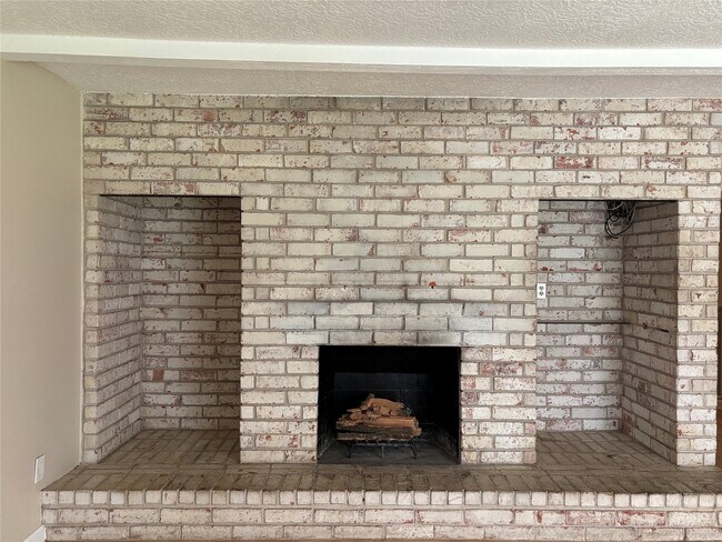 Foto del edificio - 16610 Forest Bend Ave