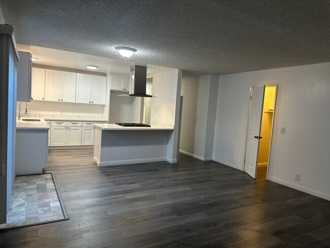 Building Photo - 244 S 10th St