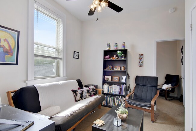 Building Photo - 4831 Coliseum Street, Unit 4833 C