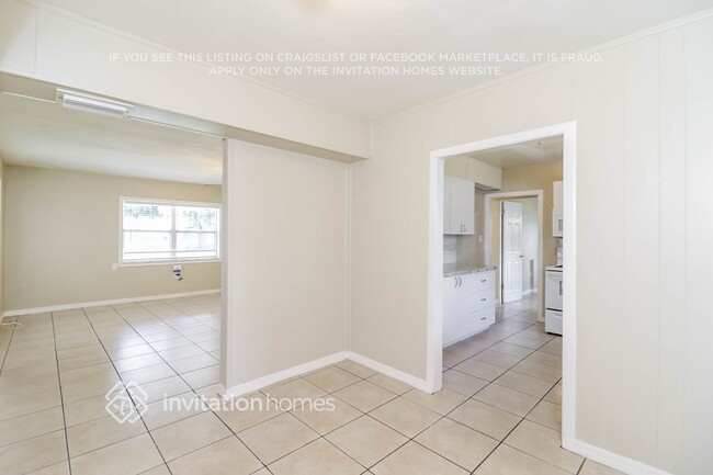 Building Photo - 4504 21st Ave W