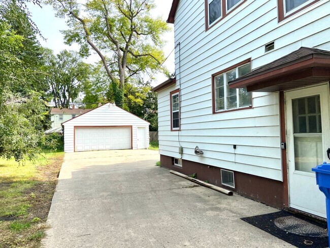 Foto del edificio - Charming 3 Bed, 1 Bath Home Near NDSU – Ga...