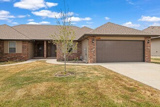 Building Photo - 598 W Danielle St