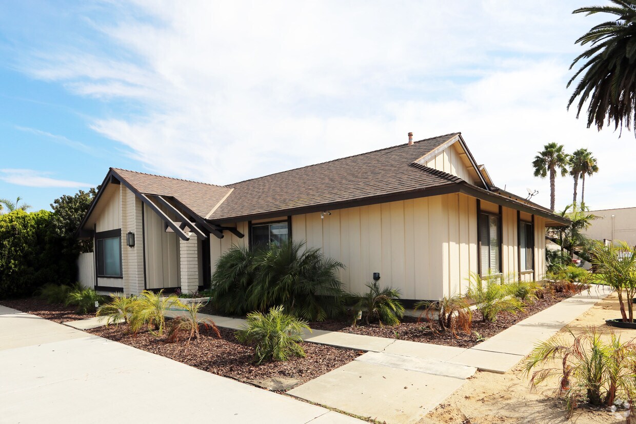 16532 Goldenwest St, Huntington Beach, CA 92647 Apartments in