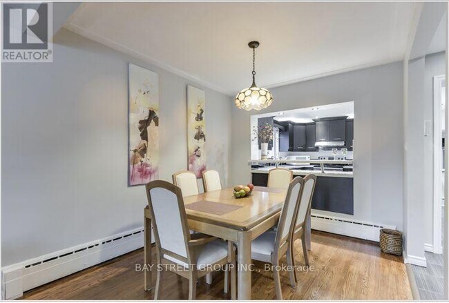 Building Photo - MAIN - MAIN 30 IVORDALE CRESCENT