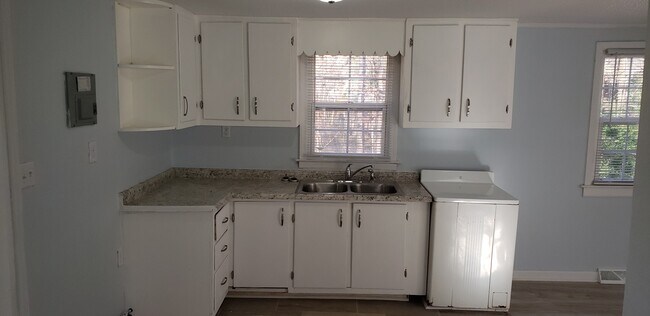 Building Photo - 1711 Alexsandria Rd