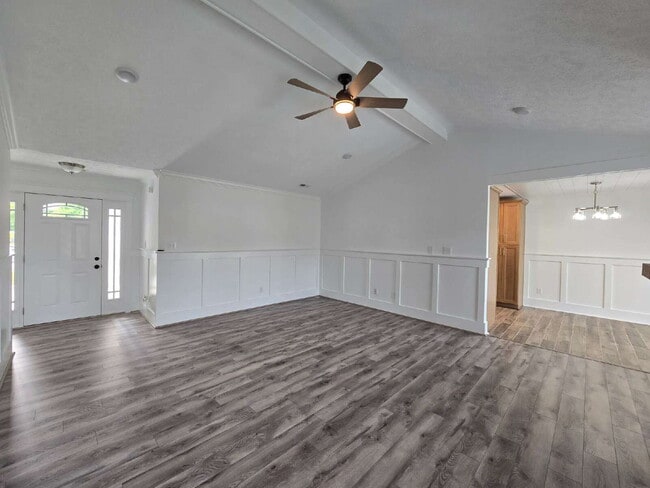 Building Photo - "Charming 3-Bedroom Retreat with Granite Finishes & Cozy Fireplace in Jacksonville!"